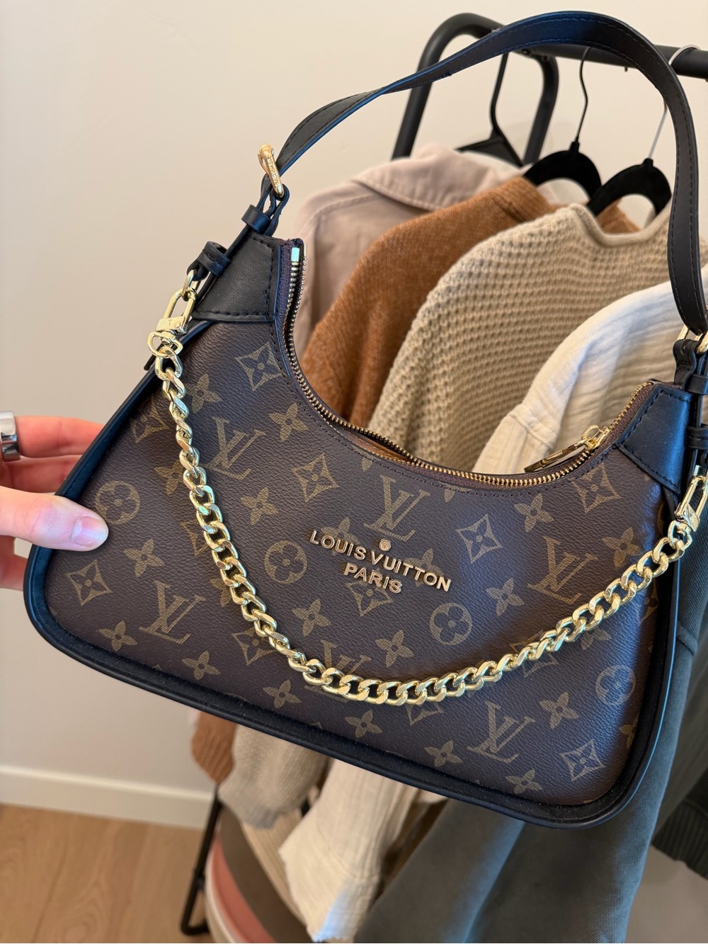 HANDBAG WITH GOLD DETAIL - Picture 2 of 4